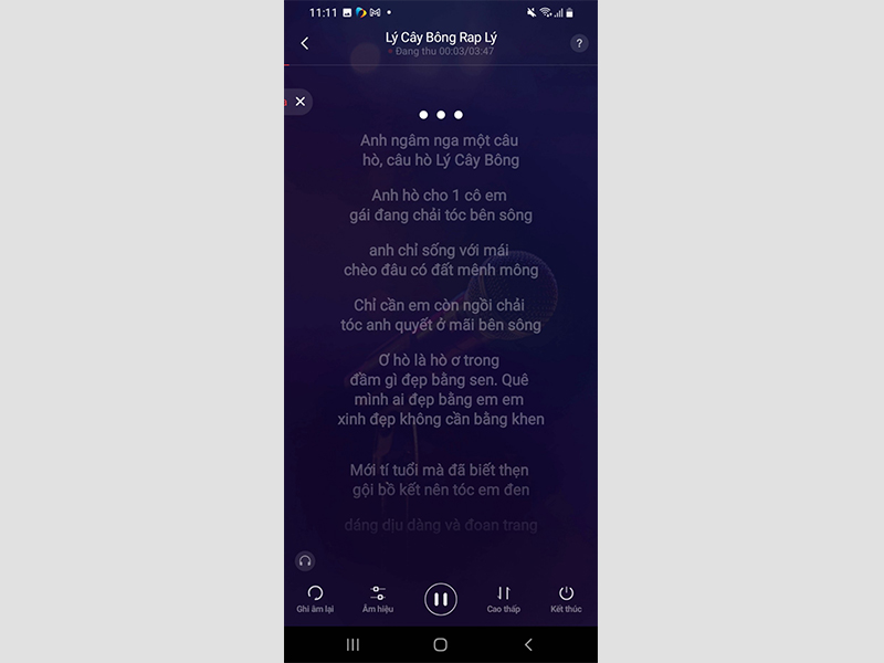 Tiến h&agrave;nh karaoke